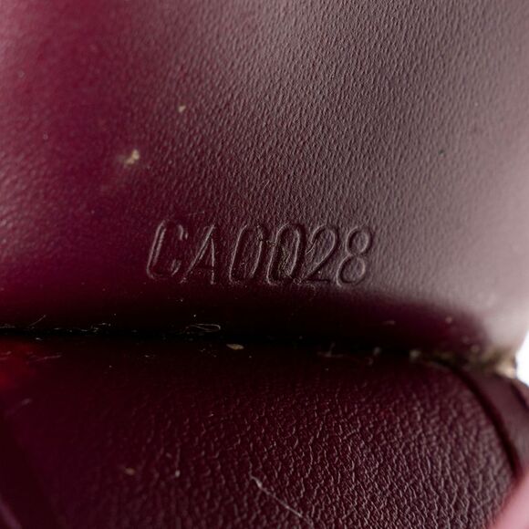 Louis Vuitton Monogram Vernis 4 Key Holder - Picture 4 of 16